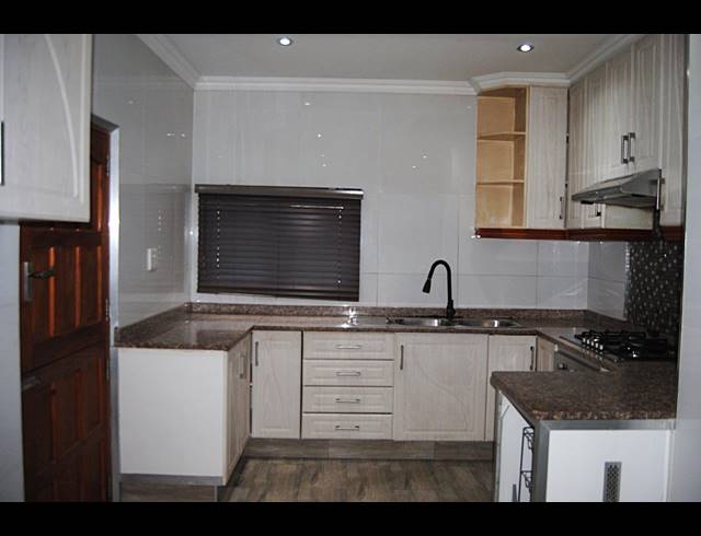 4 BEDROOM HOUSE FOR SALE IN ESCOMBE